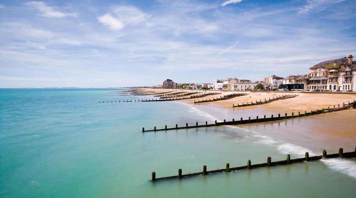 Panoramic Sea Views In Beachfront Apt W Balcony Bognor Regis Exterior foto