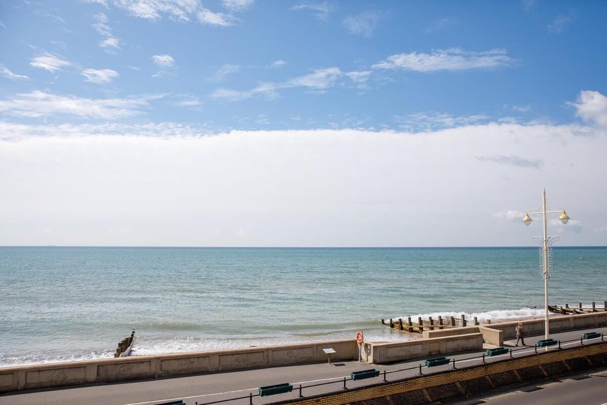Panoramic Sea Views In Beachfront Apt W Balcony Bognor Regis Exterior foto
